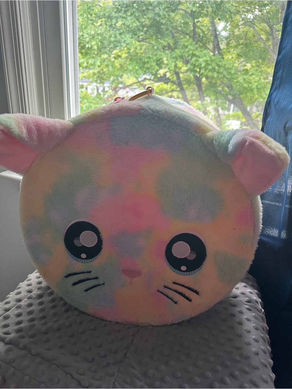 Na! Na! Na! Surprise cat carry case tie dye